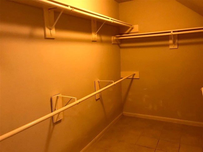 Building Photo - 4011 Harwood Dr