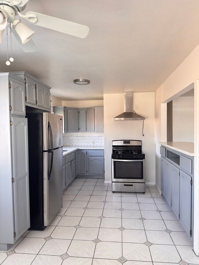 Building Photo - 1060 McFarland Ave