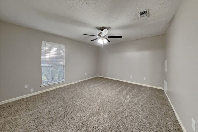 Building Photo - 11915 Fork Creek Dr