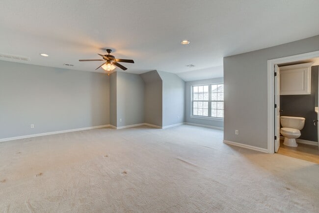 Building Photo - 4 Bed / 3 Bath in Jenks!