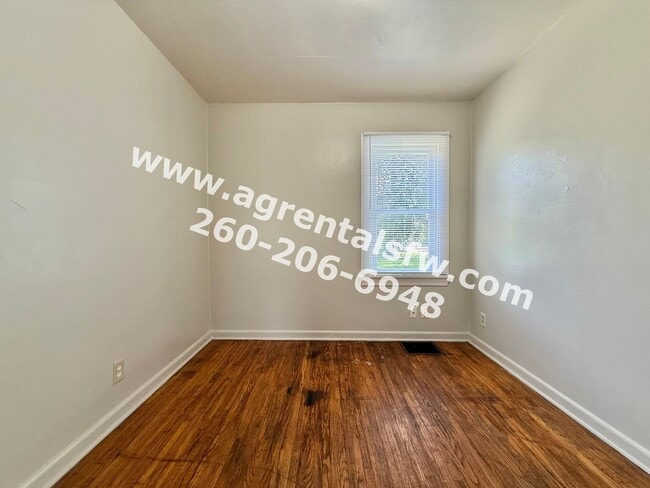 Building Photo - 2 Bedroom House- Section 8 OK!