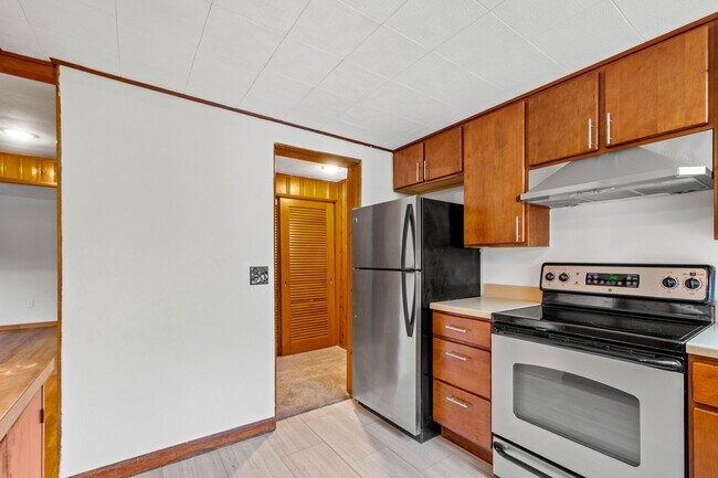 Building Photo - AVAILABLE JULY 1ST!! GORGEOUS 3 BED / 2 BATH HOME IN PENN HILLS!