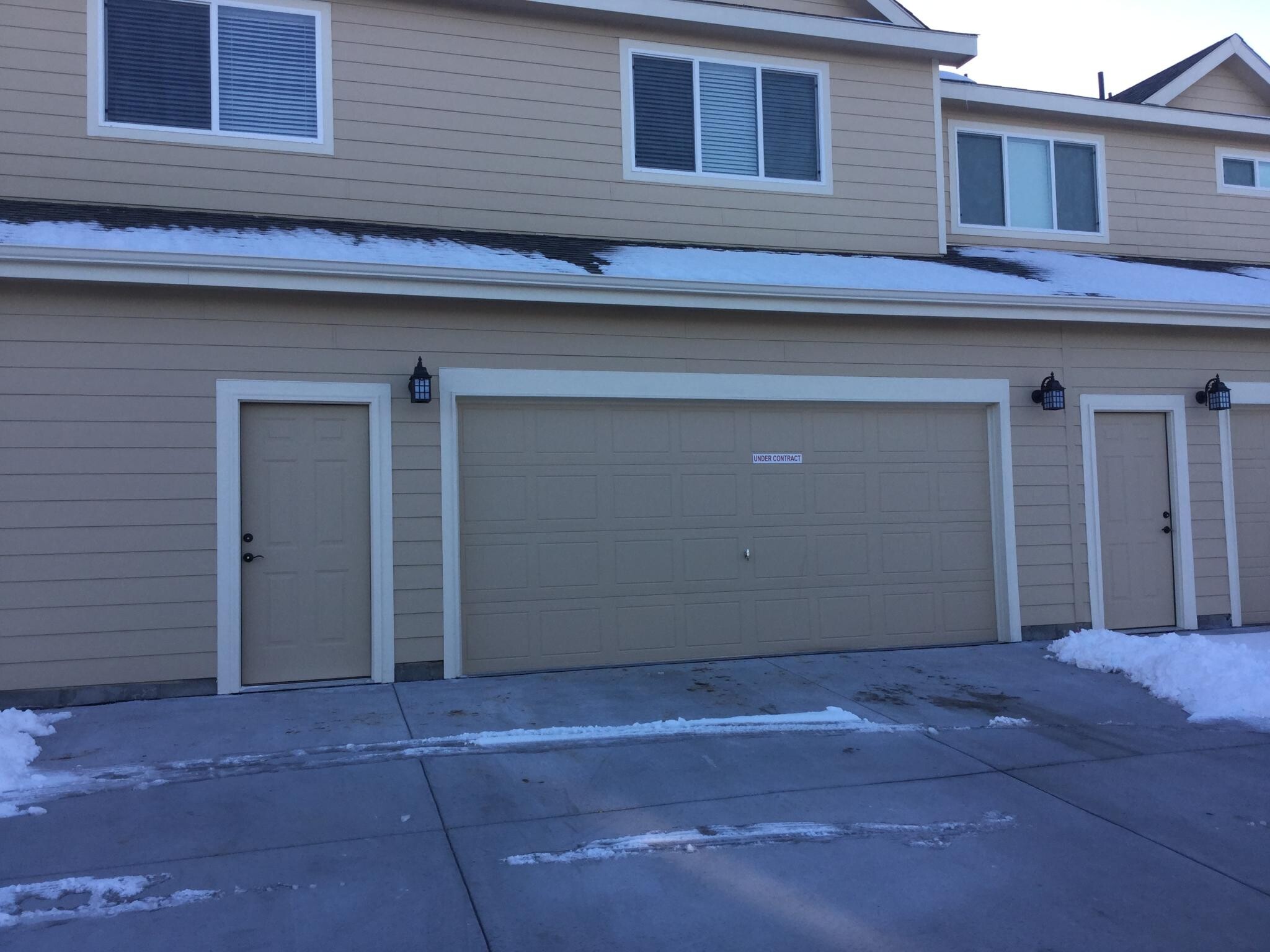 2 car garage with door to extra bay - 2786 Exmoor Ln