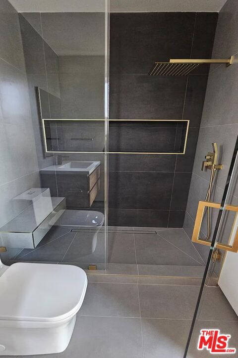 Building Photo - 5141 Varna Ave