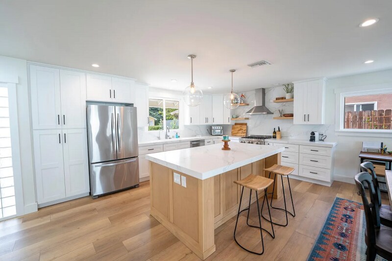 Building Photo - 2858 Drake Ave