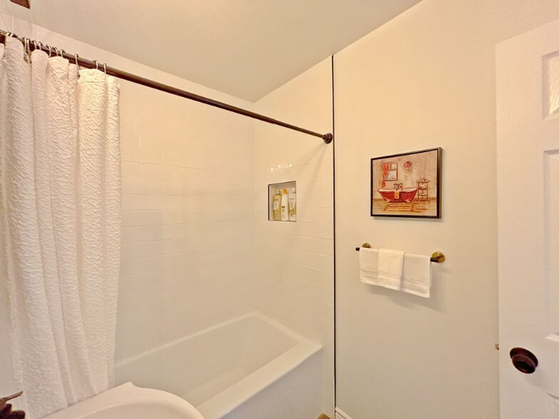 Building Photo - 5288 Santa Margarita St