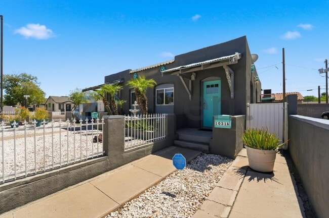 Building Photo - 1031 E Roosevelt St