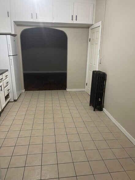 Building Photo - 836 N Larch St