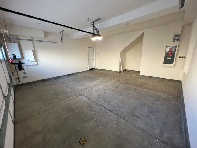 Building Photo - Brand new Condo with SOLAR for LEASE in Te...