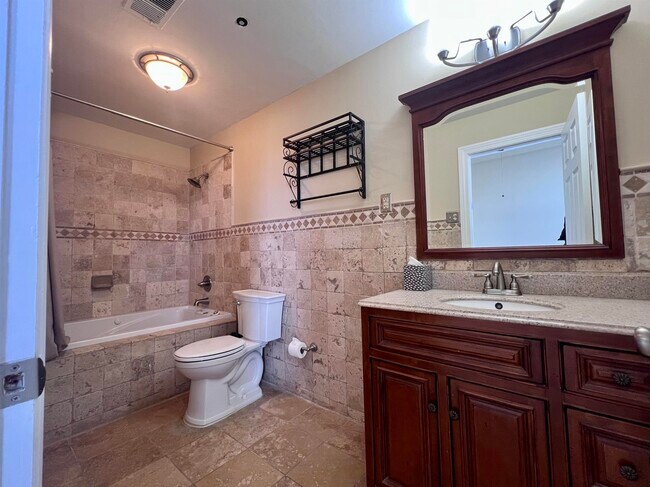 Building Photo - 10 N Main St