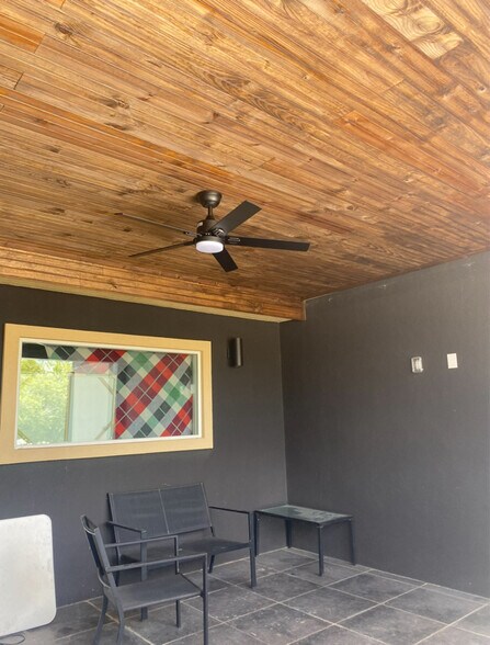 Building Photo - 708 W Seminole Ave