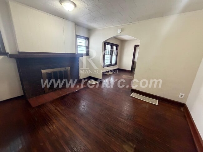 Building Photo - 625.5 Commercial-