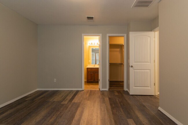 Building Photo - 15316 Nightshade Dr