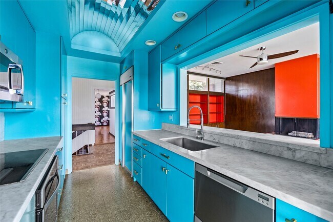 Building Photo - 1310 Harbor View Dr