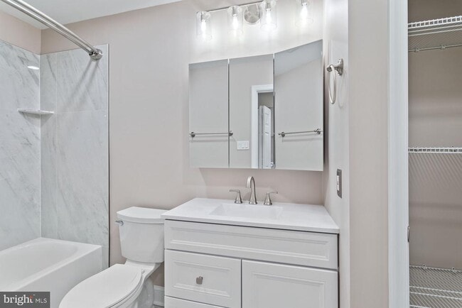 Building Photo - 4520 Rosemarie Dr