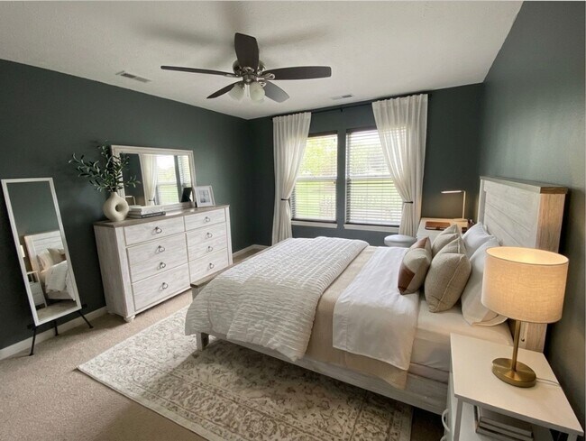 Building Photo - Spacious 3BD/2BR +Den Ranch in Lindberg Village