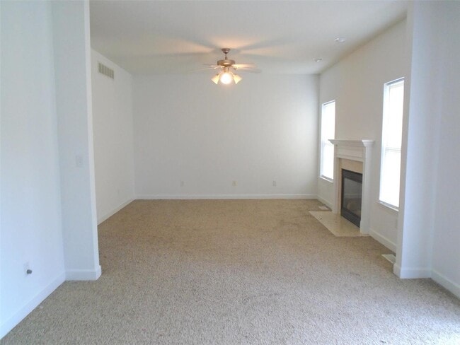 Building Photo - 706 Titan Dr