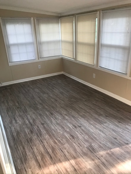 Building Photo - 3799 Fieldview Ave