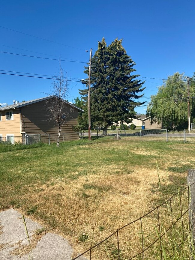 Building Photo - South Missoula 3 bedroom with fenced yard and garage