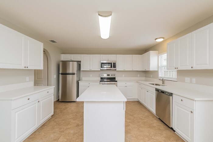 Building Photo - 12627 Lake Vista Dr