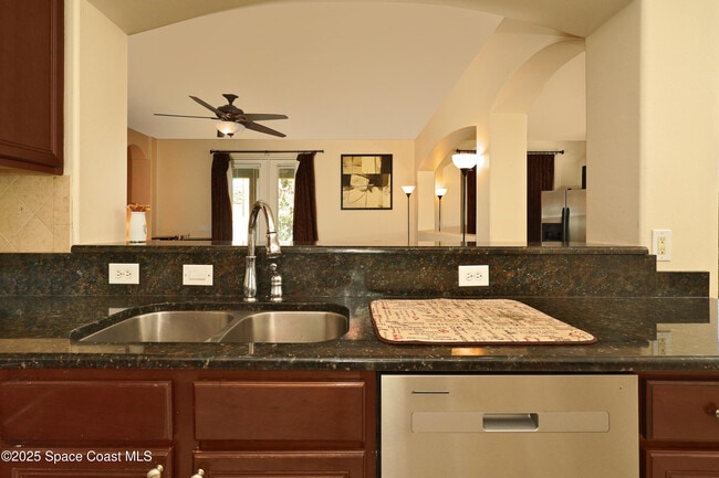 Building Photo - 1185 Talon Way