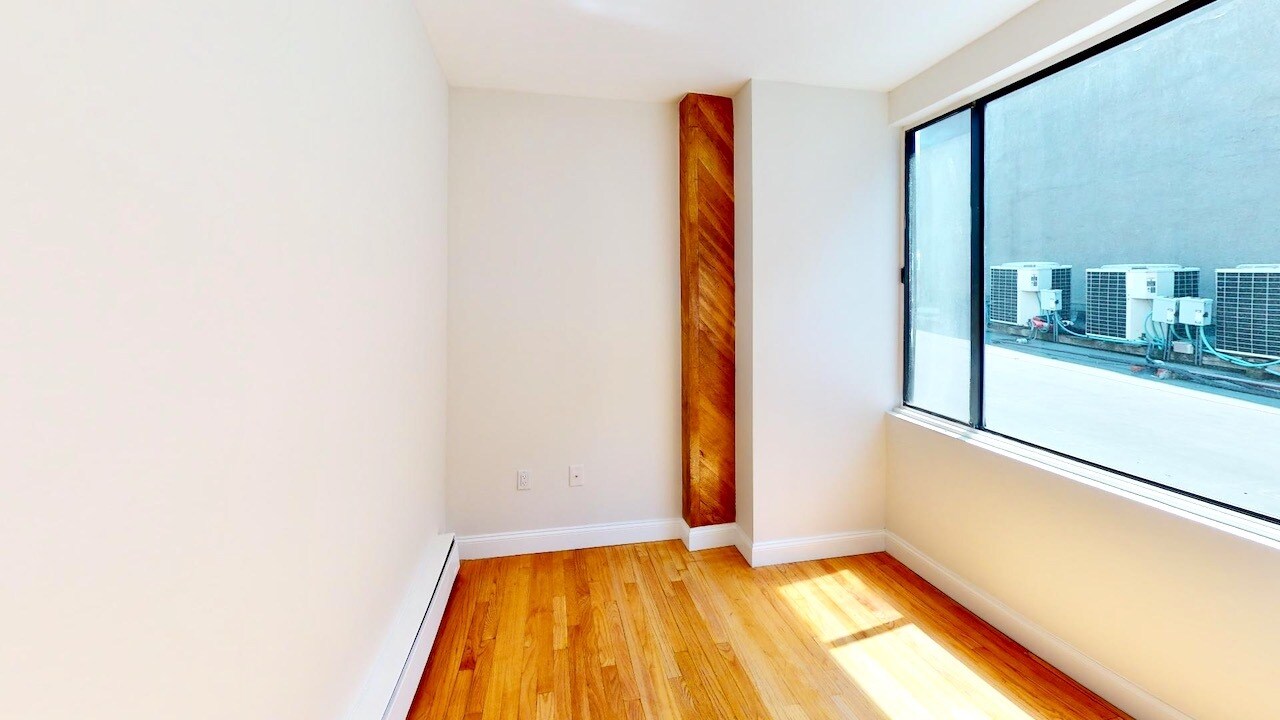 Building Photo - 220 Hanover St