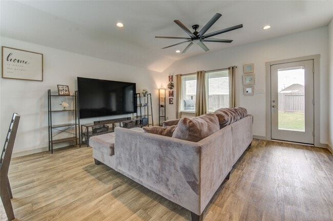 Building Photo - 403 Rain Water Ln