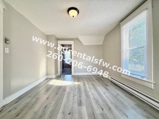 Building Photo - 912 3rd St