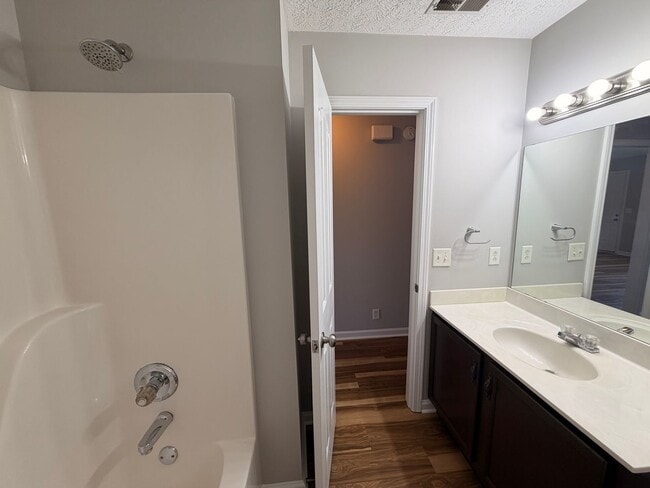 Building Photo - Nice 3 BR 2 Bath Available Now in Murfreesboro!