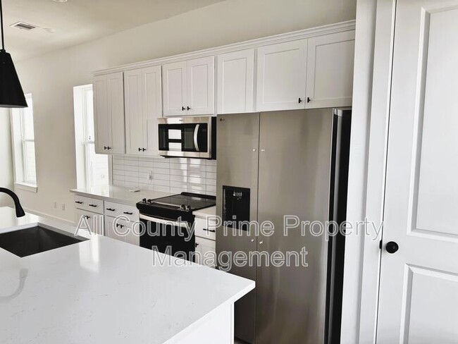 Building Photo - 2708 Bostic St