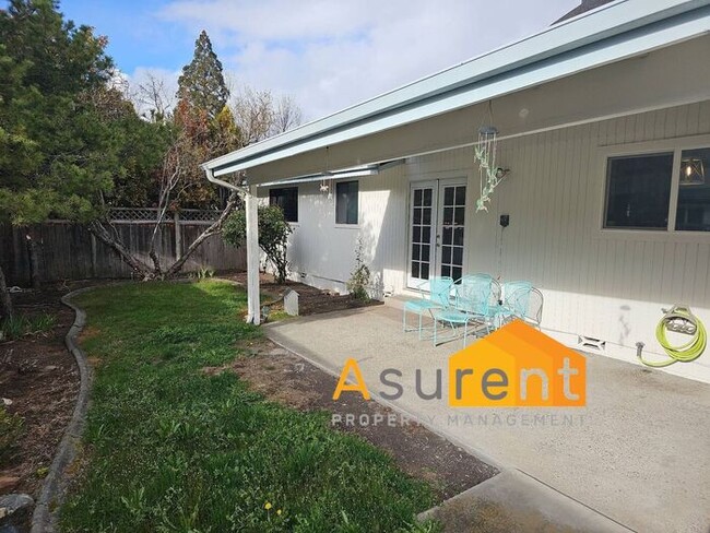 Building Photo - Move in Special! Lovely Remodeled Fully Fu...