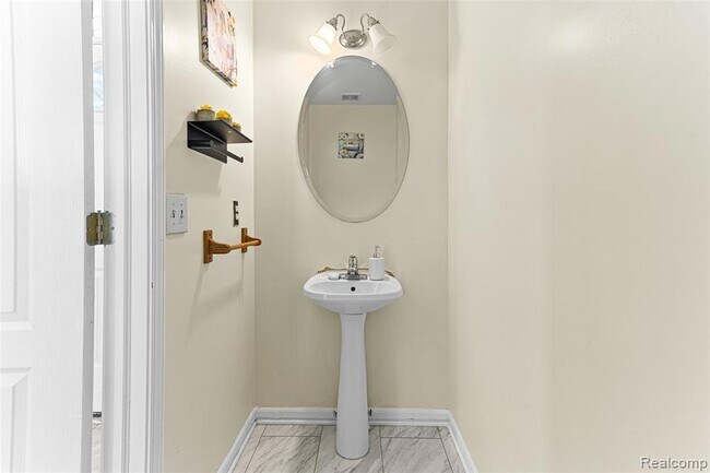 Building Photo - 30575 Hogan Ln