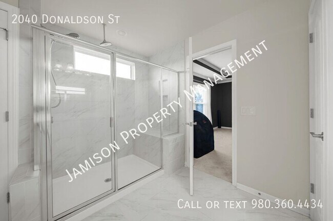 Building Photo - 2040 Donaldson St