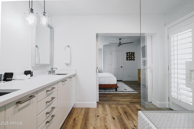 Building Photo - 5226 E Kathleen Rd