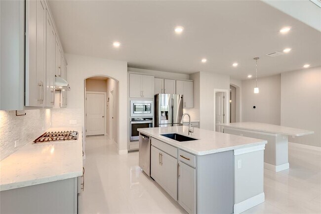 Building Photo - 5520 La Canada Wy