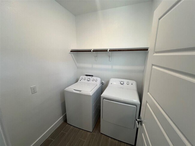 Building Photo - 509 Peace Dr