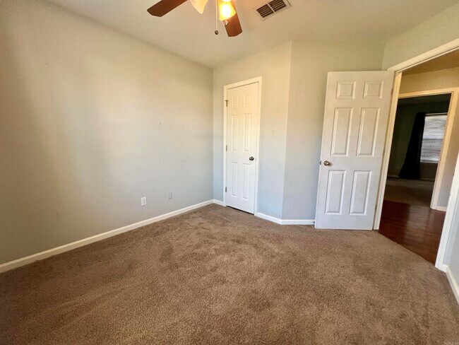 Building Photo - 16 Tacoma Dr