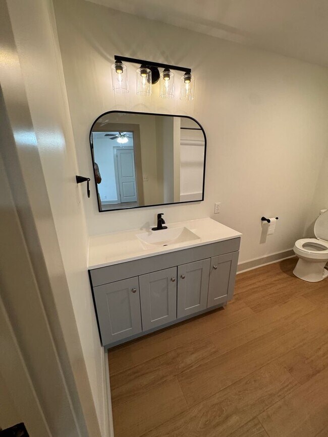 Building Photo - Newly Remodeled 3Bd/2Ba House
