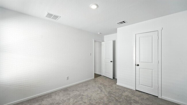 Building Photo - 764 Horsetail Ln