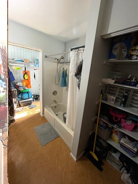 Ground floor bathroom 4 - 75-5810 Olua Plz