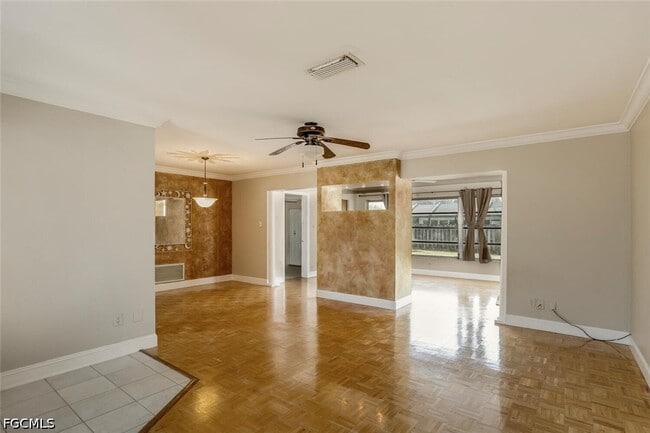 Building Photo - 806 N Entrada Dr