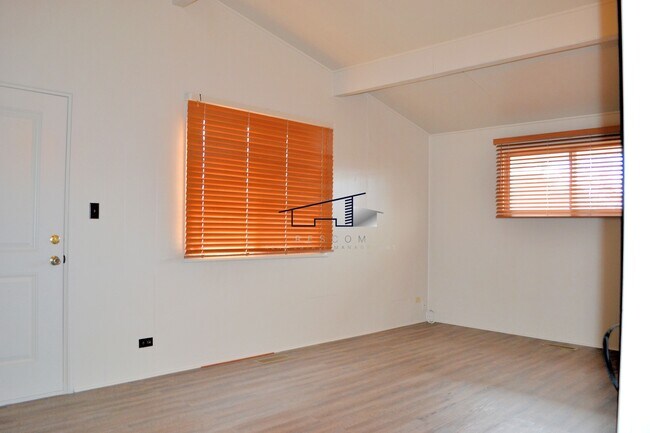 Building Photo - 170 N Van Buren Ave