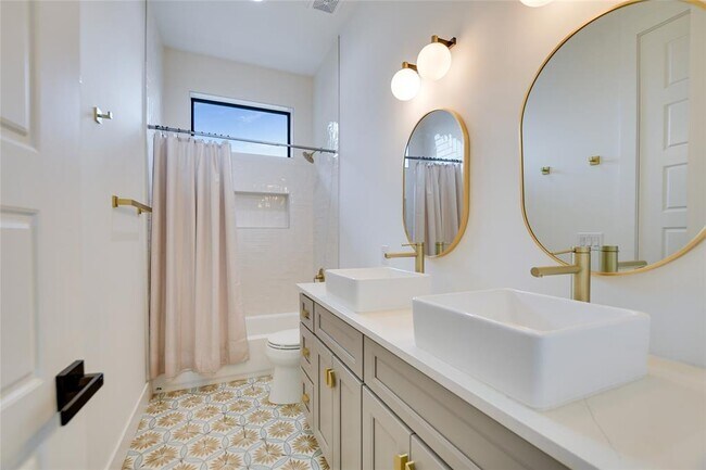 Building Photo - 7810 Hardy Dr