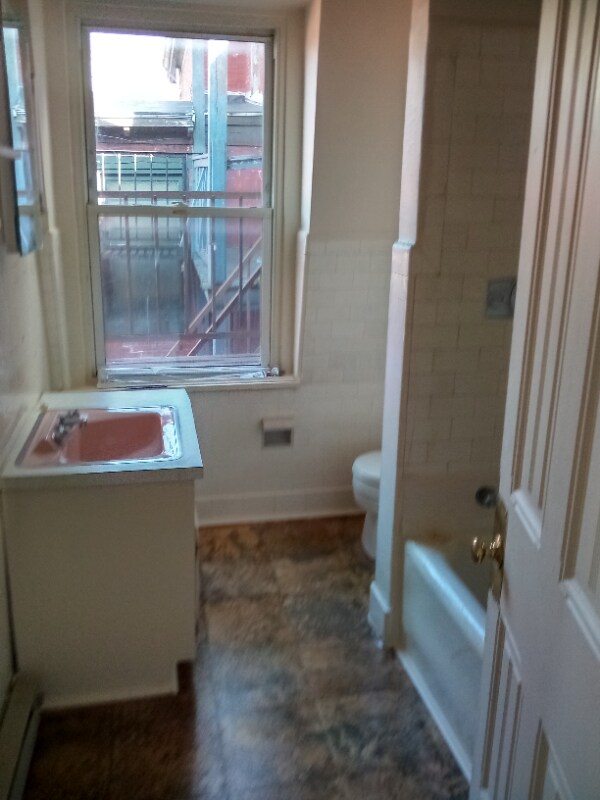 Building Photo - 1029 Penn St