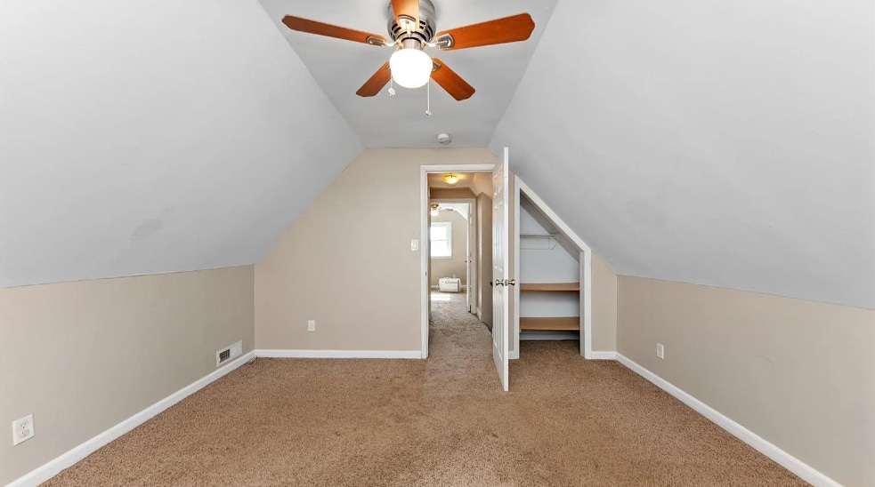 Building Photo - 5592 Raceview Ave