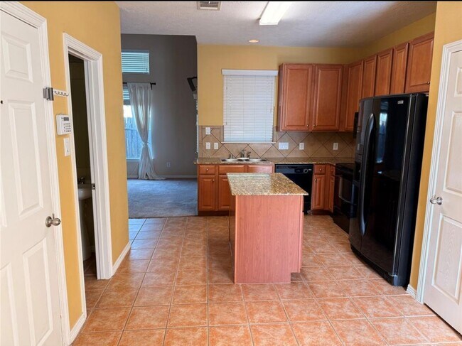 Building Photo - 815 Sterling Creek Cir