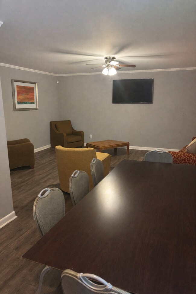 Building Photo - 814 Pierce Ave