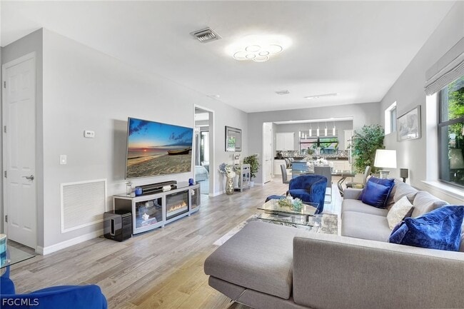 Building Photo - 10908 Clarendon St