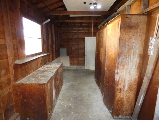 Building Photo - Centrally Charming