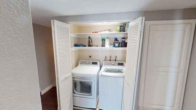 Building Photo - Stunning Bayfront 2/2.5 Condo in Montego Court